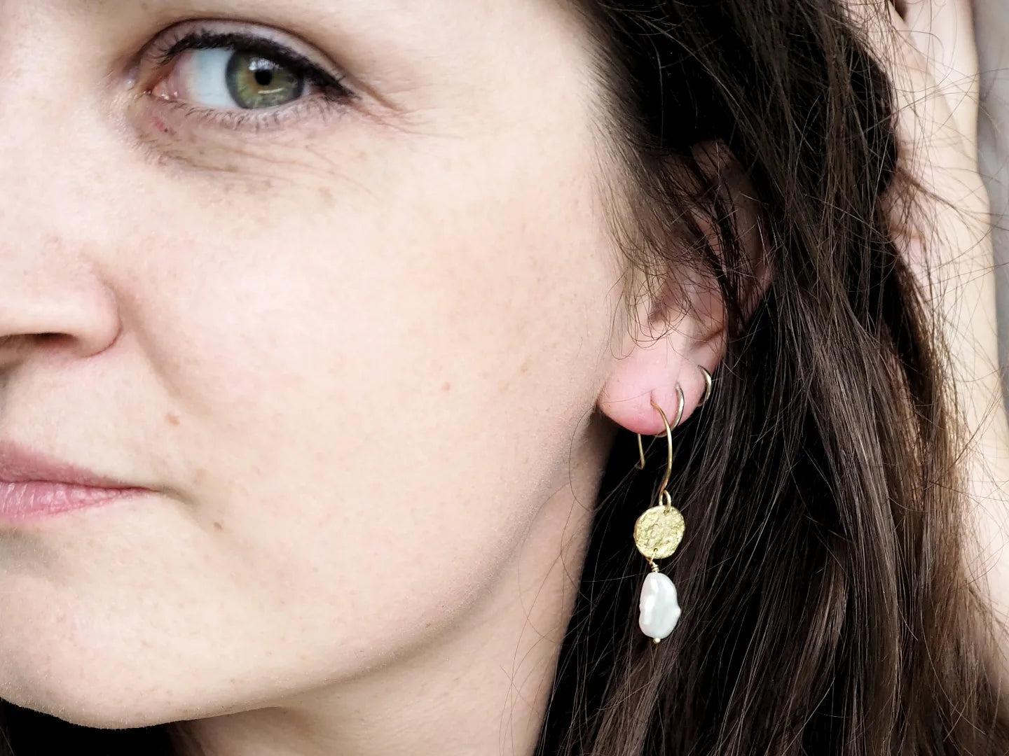 FEMME dangly earrings with large pearl