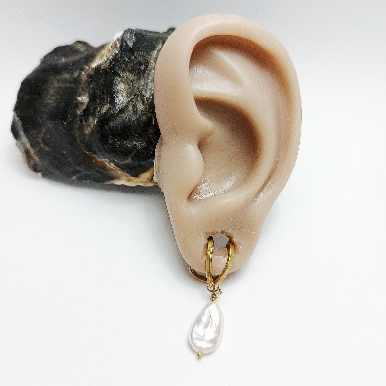 Stretched Earlobe Earring: Large Pearl
