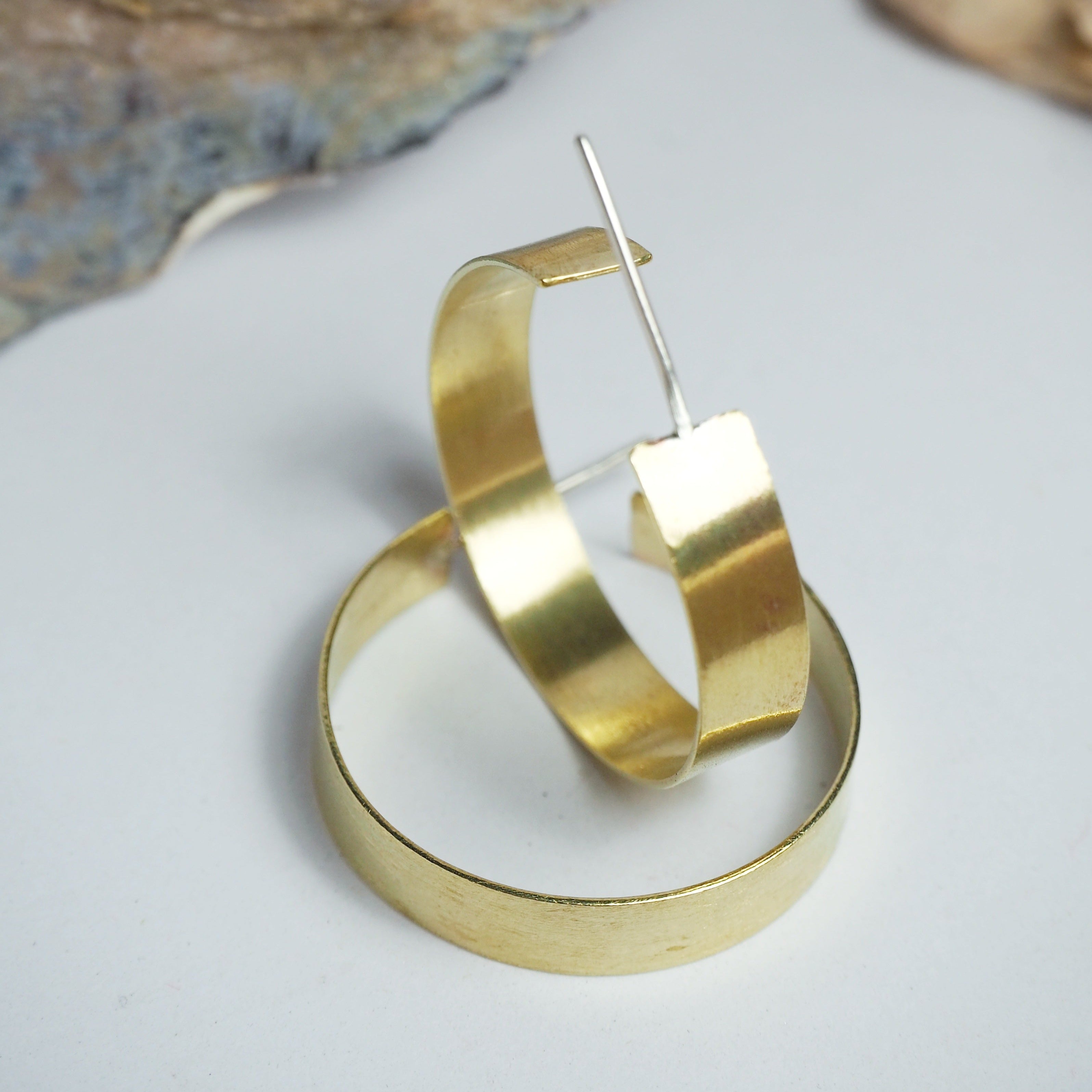 GEO Wide Medium Hoops