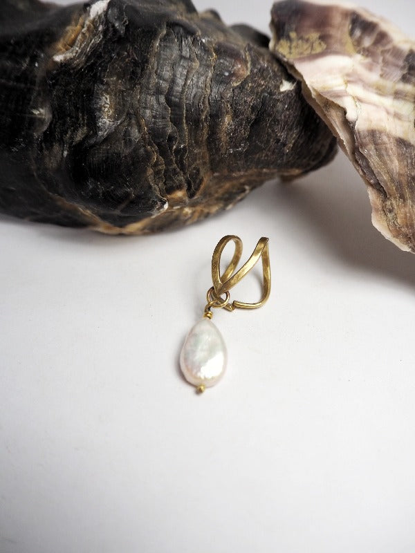 Stretched Earlobe Earring: Large Pearl