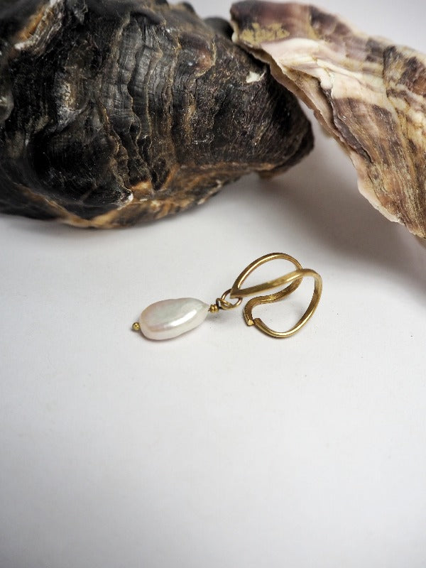 Stretched Earlobe Earring: Large Pearl
