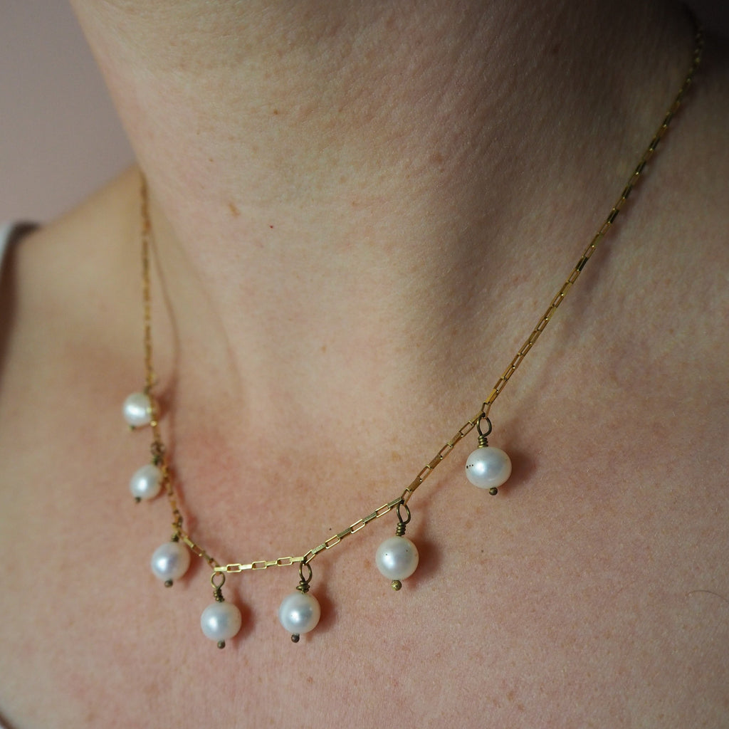 FEMME Medium Pearl Necklace