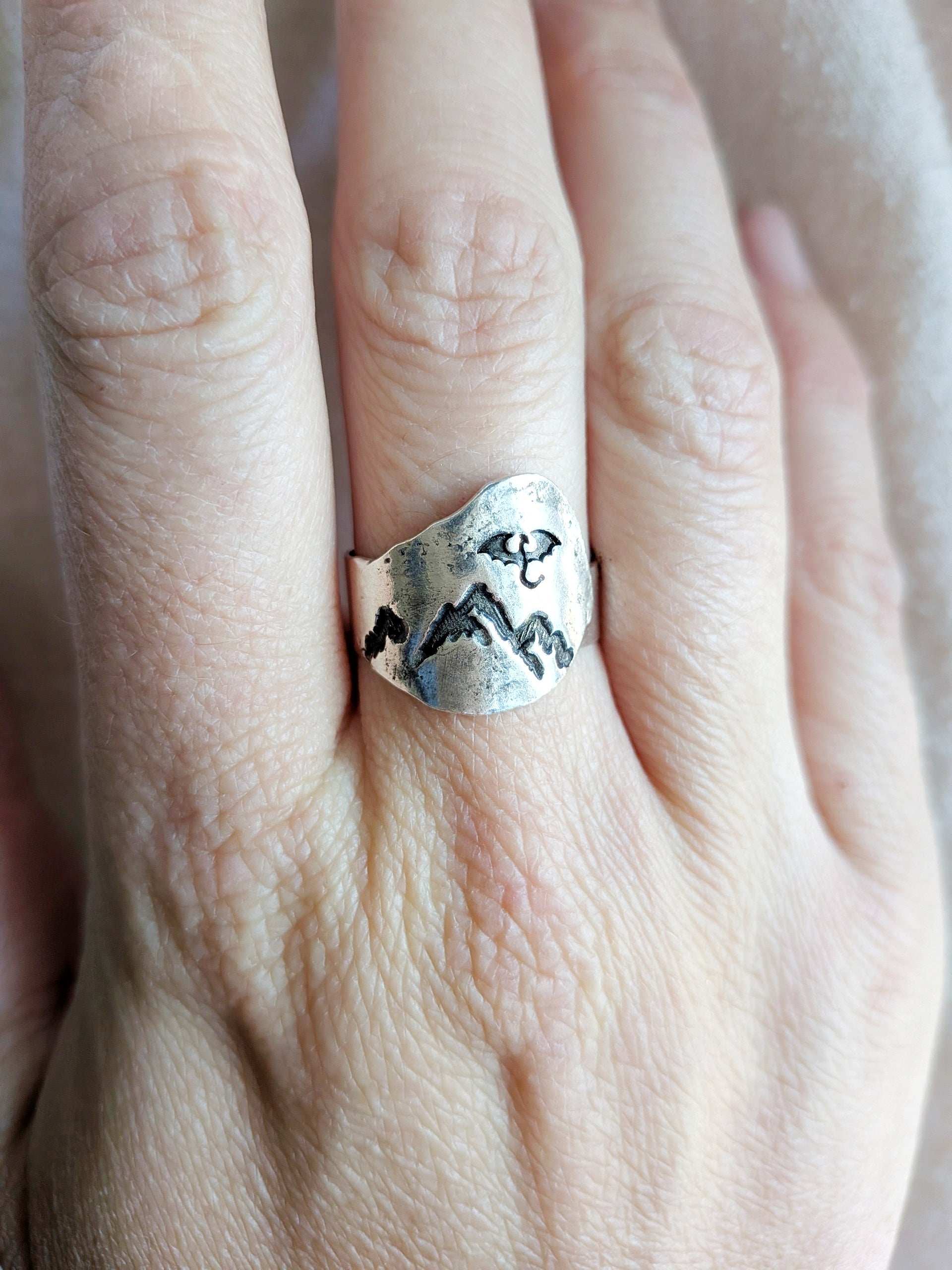COVEN Adjustable Fantasy Dragon / Star Ring