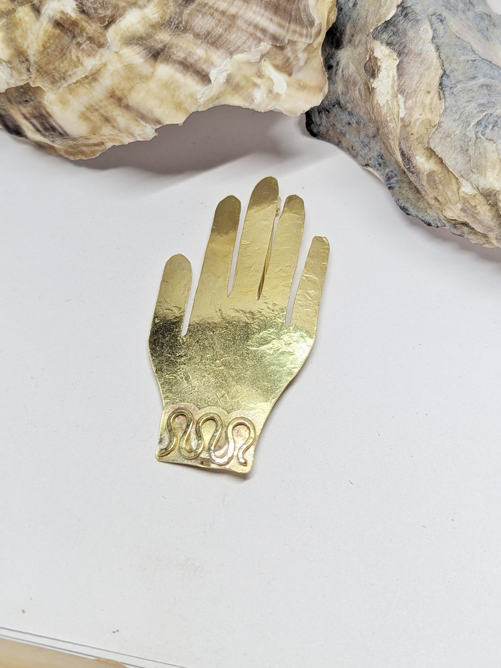 ANTIK Hand Brooch