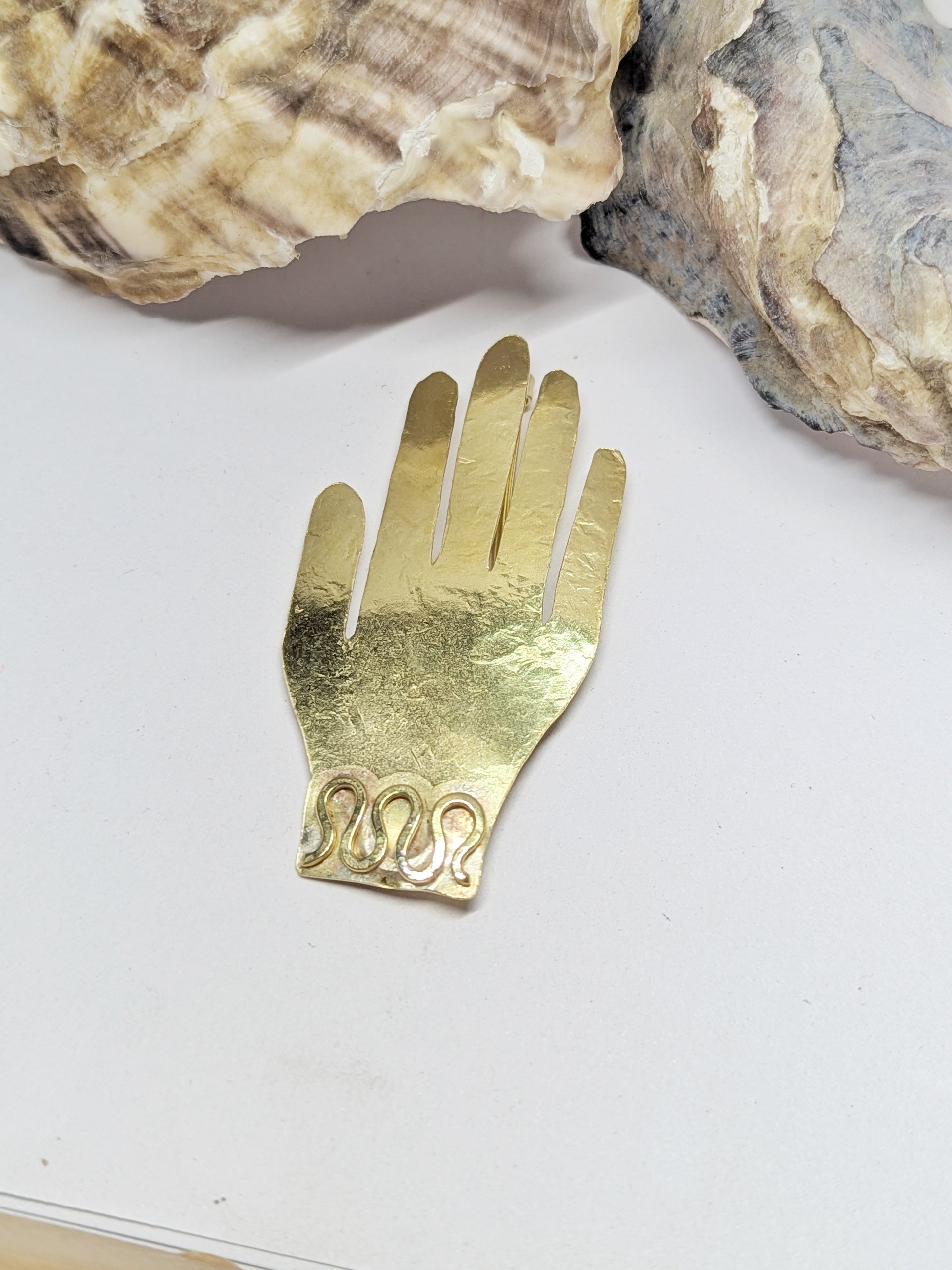 ANTIK Hand Brooch