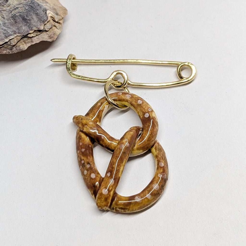 Pretzel Brooch