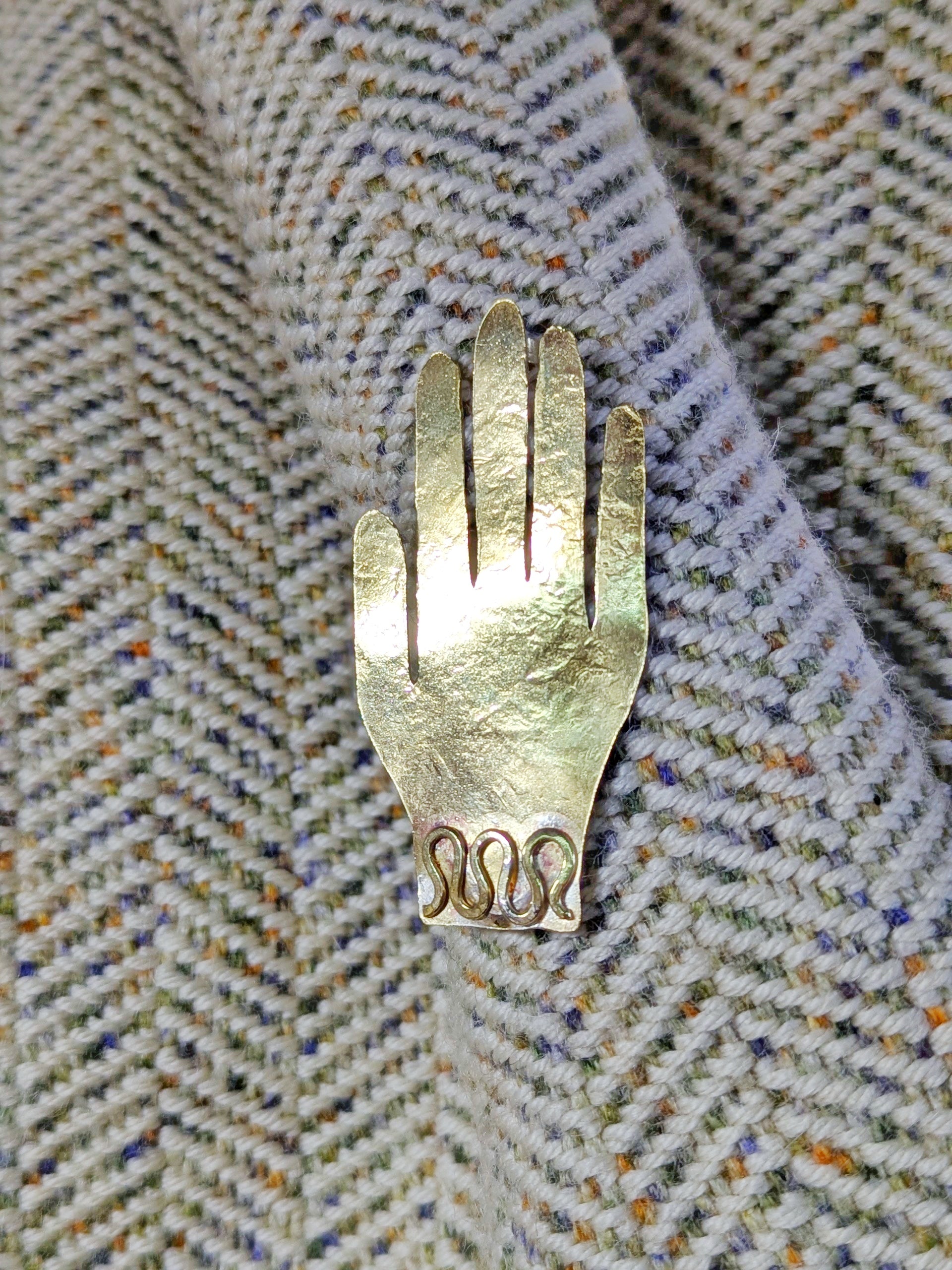 ANTIK Hand Brooch