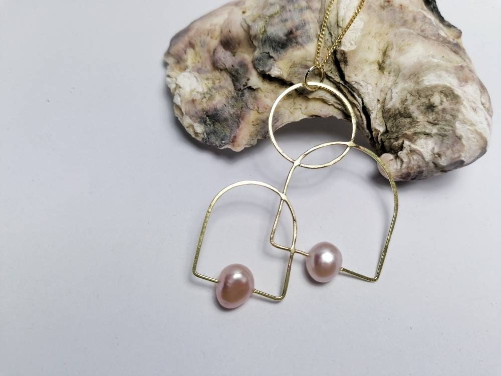 FEMME Golden Abstract Pearl Necklace