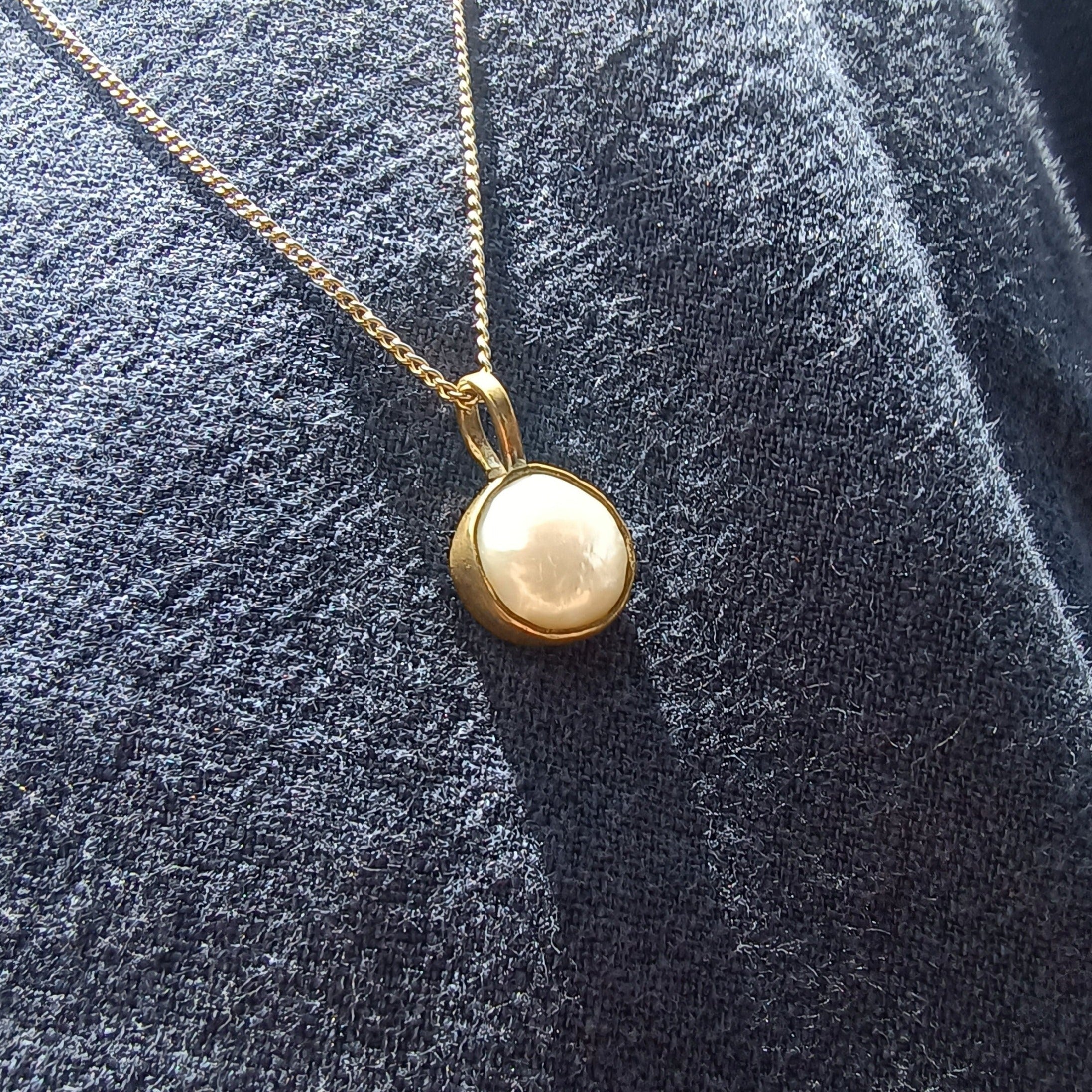 FEMME Traditional Pearl Necklace